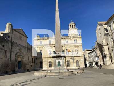 Vente commerce 94m² centre historique d'Arles