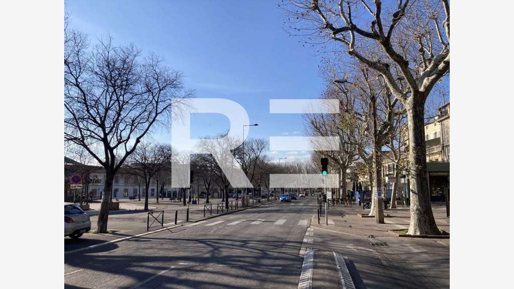Vente commerce 94m² centre historique d'Arles
