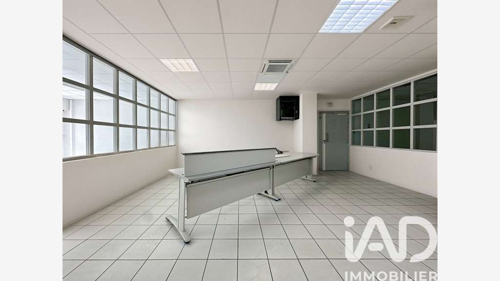 Vente local commercial 296m² à Arles Victor Hugo