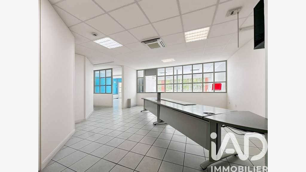 Vente local commercial 296m² à Arles Victor Hugo