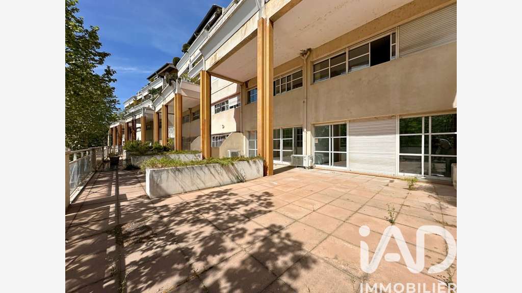 Vente local commercial 296m² à Arles Victor Hugo
