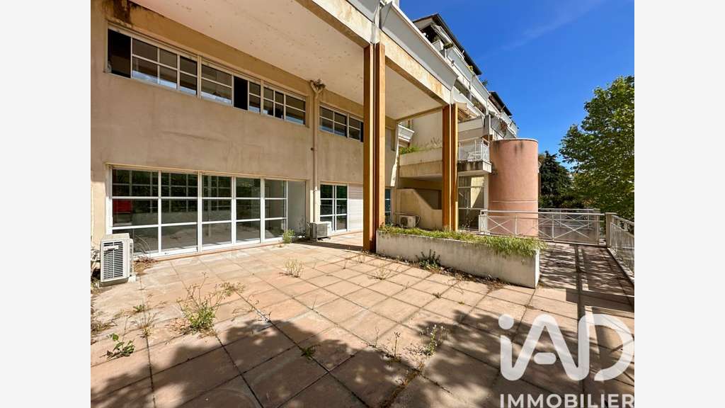Vente local commercial 296m² à Arles Victor Hugo