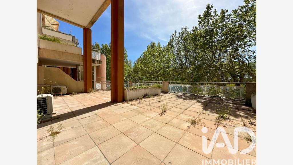 Vente local commercial 296m² à Arles Victor Hugo