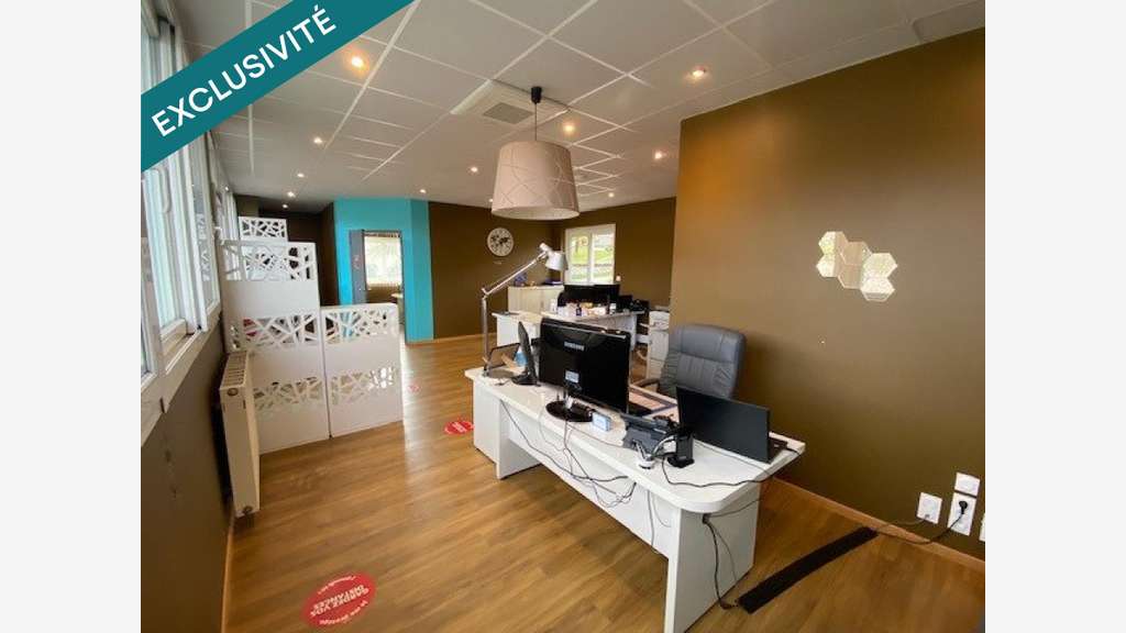 4 bâtiments 1125m² + terrain 1.1ha Aubin ZA Plégat