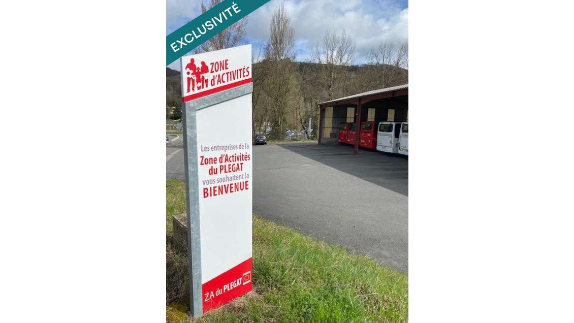 AV immeuble 1025m² ZA PLEGAT Aubin empl privilégié
