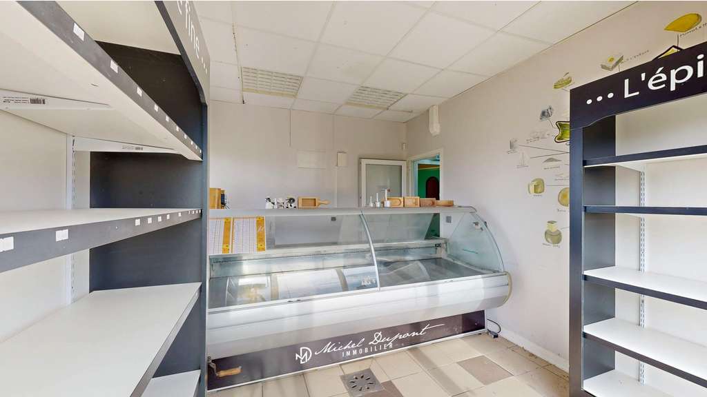 Local de caractère 84m² empl stratégique à Audrix