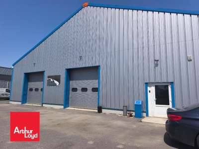 AV bâtiment d'activité de 700m² en za à Auneau