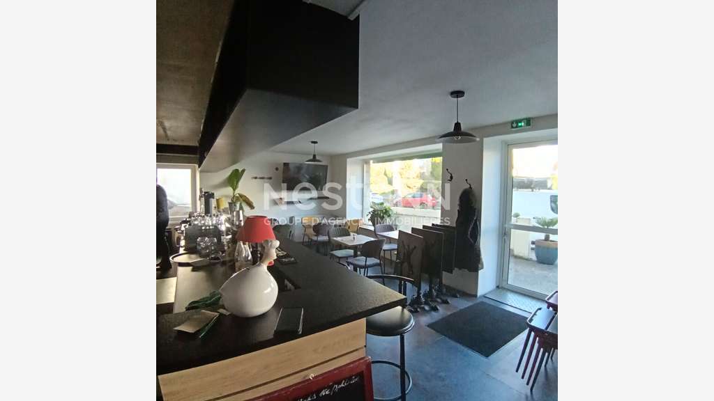 Vente murs commerciaux occupés 250m² à Auray 