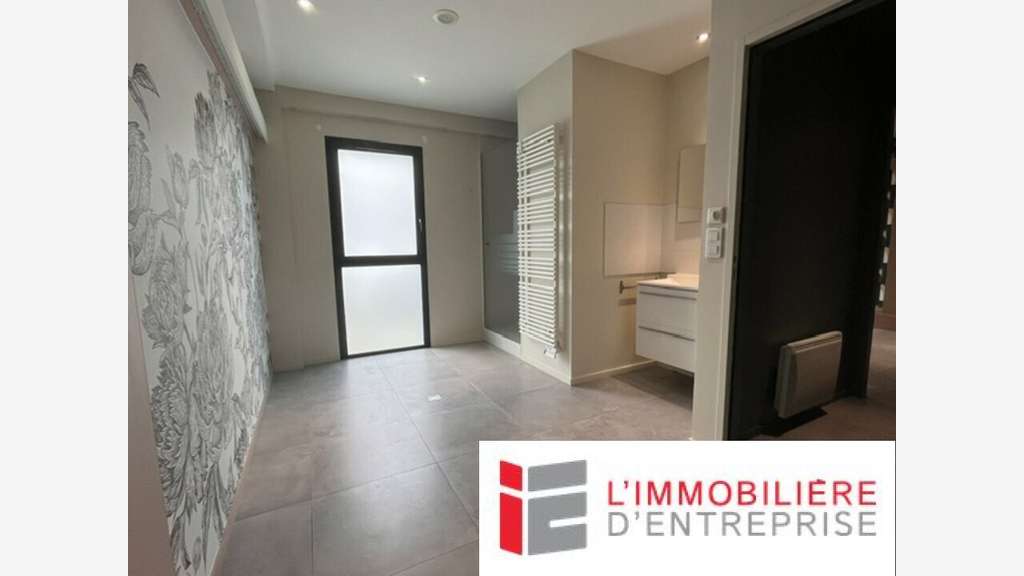 A vendre local 95m² à Auray Porte Océane