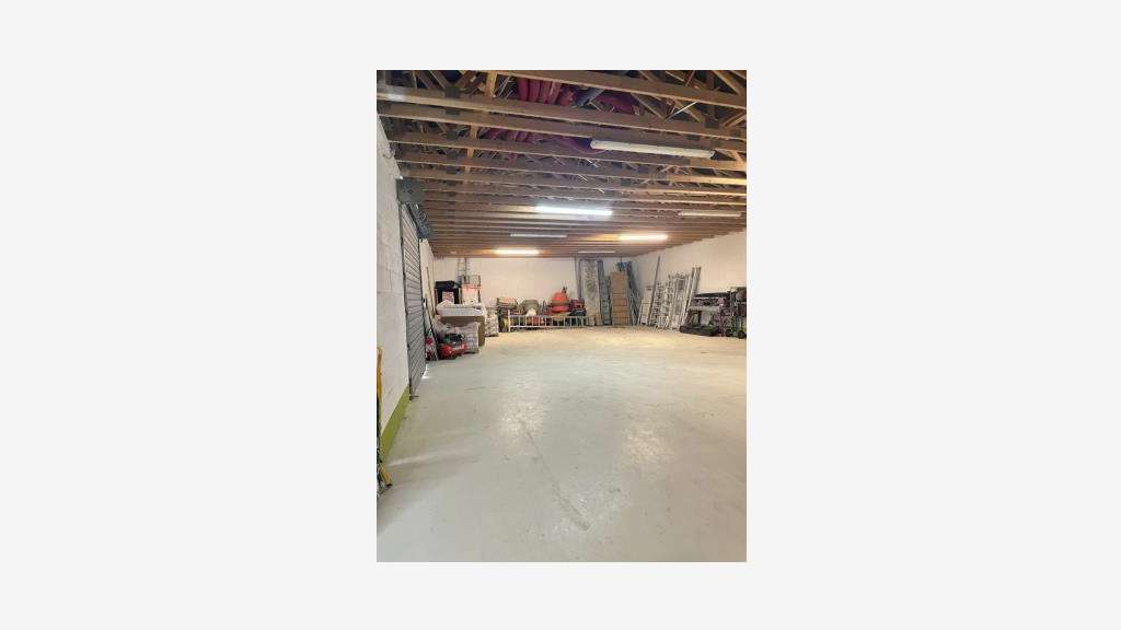 Vente locaux 370m² à Avanton