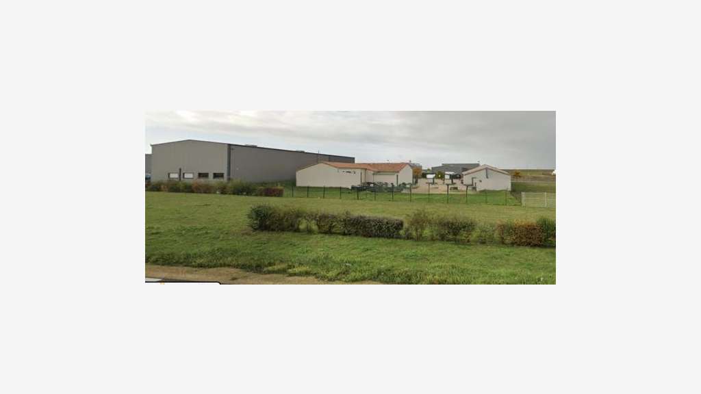 Vente locaux 370m² à Avanton