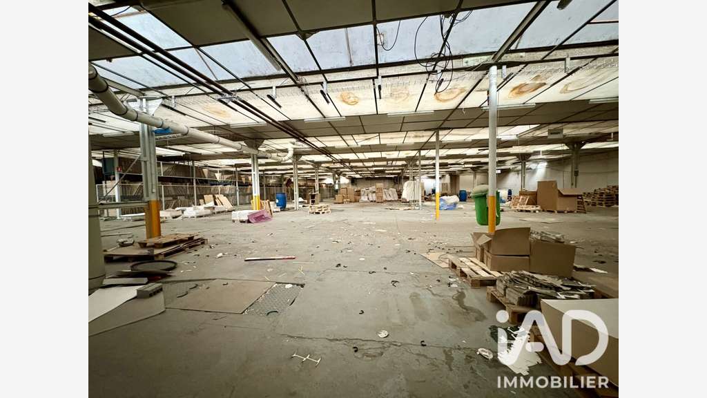 Local commercial à Avesnes-les-Aubert