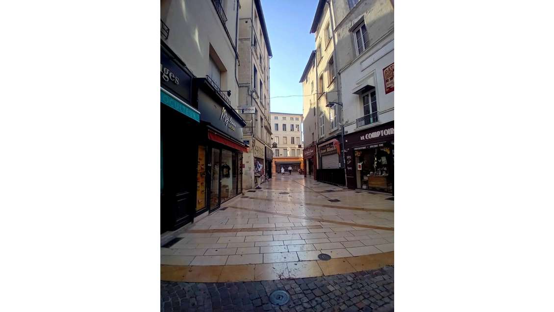 Vente murs boutique Place du Change à Avignon