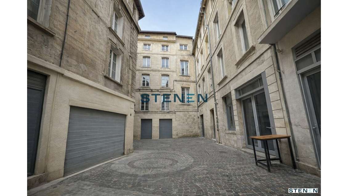 A vendre local commerce de 596m² à Avignon centre