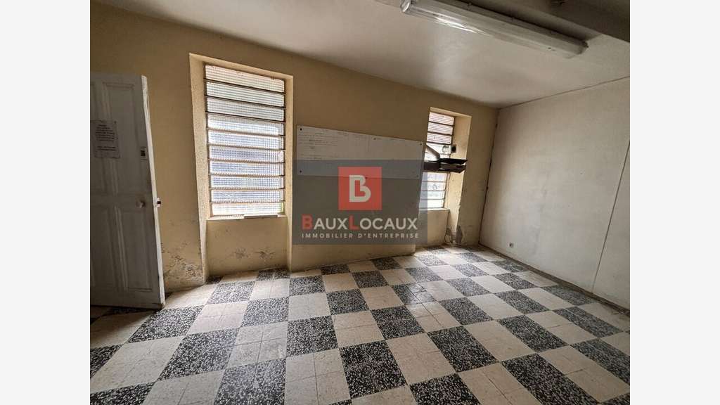 Local commercial 400m² à vendre axe majeur Avignon