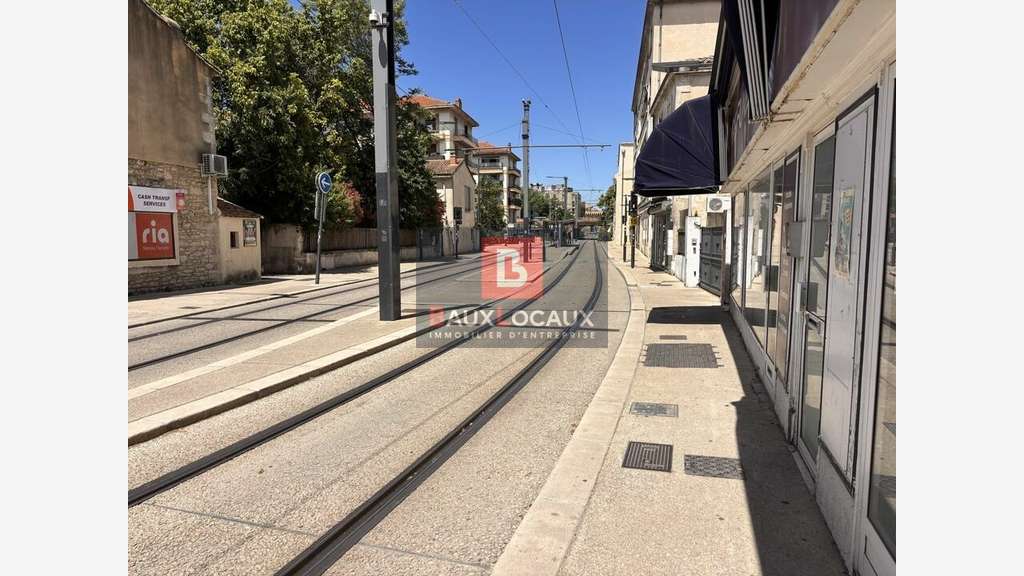 Local commercial 400m² à vendre axe majeur Avignon