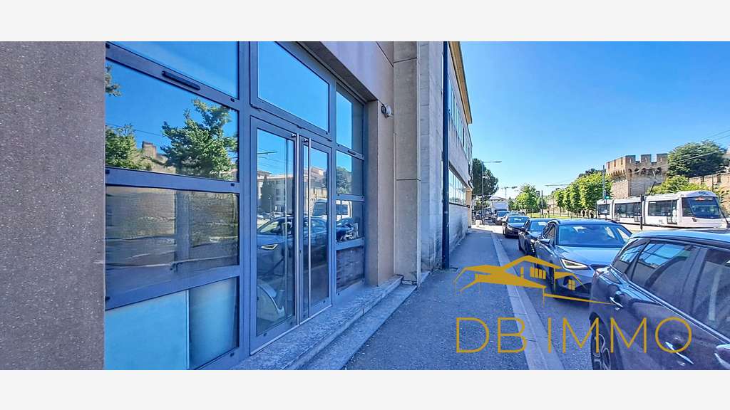 Avignon centre, local commercial 49 m2 en pied de