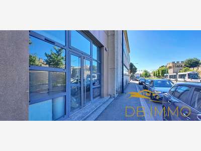 Avignon centre, local commercial 49 m2 en pied de