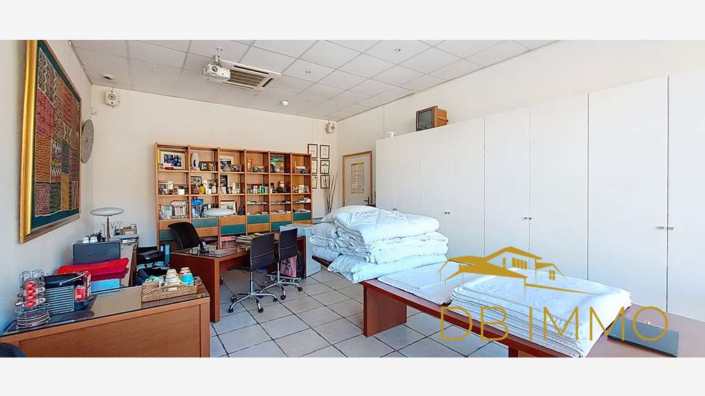 Avignon centre, local commercial 49 m2 en pied de