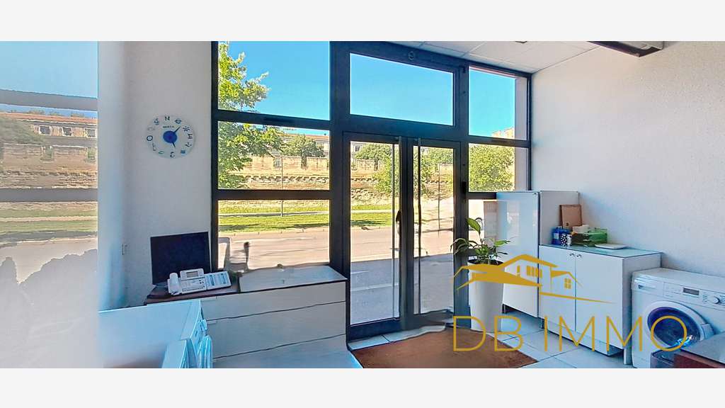 Avignon centre, local commercial 49 m2 en pied de