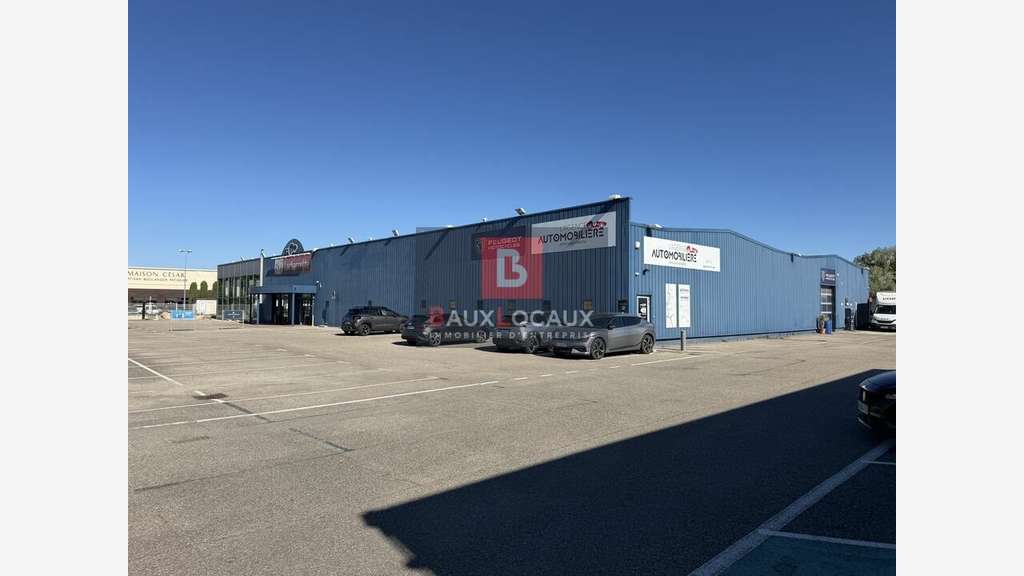 Vente local commercial 2100m² Avignon Fontcouverte