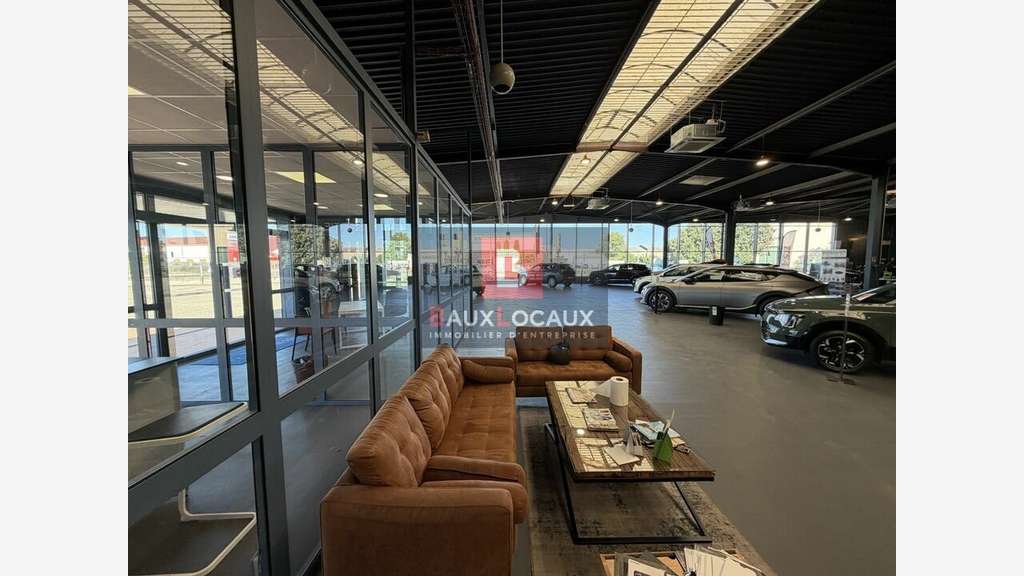 Vente local commercial 2100m² Avignon Fontcouverte