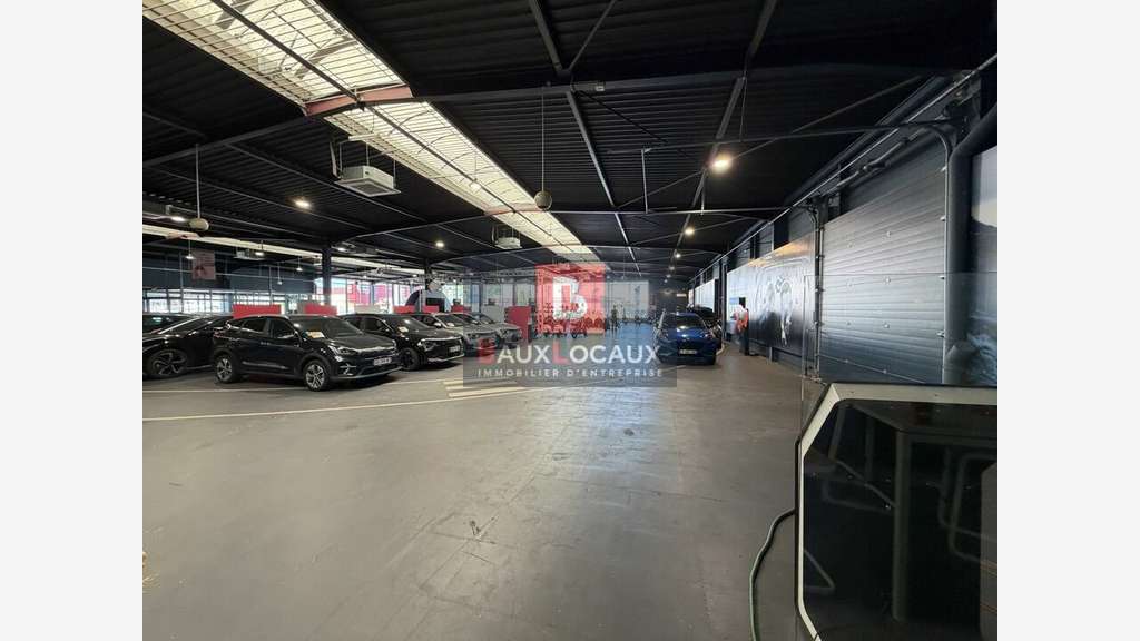 Vente local commercial 2100m² Avignon Fontcouverte
