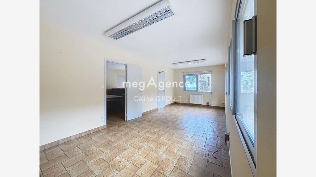 AV locaux 1000m² à Saint-Senier-sous-Avranches