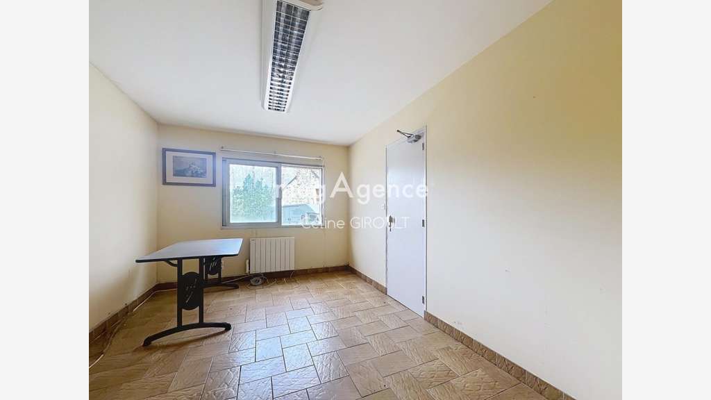AV locaux 1000m² à Saint-Senier-sous-Avranches