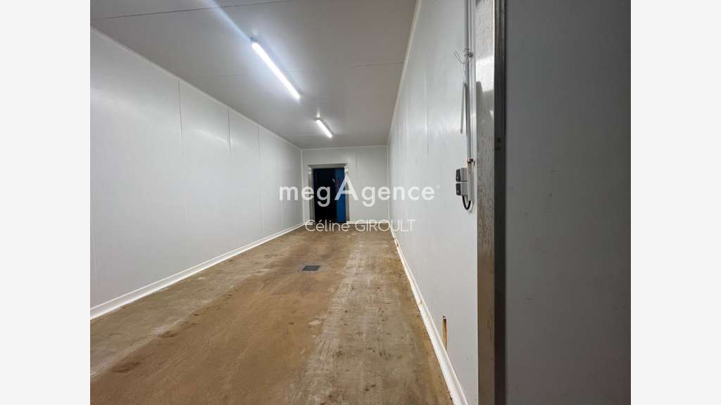 AV locaux 1000m² à Saint-Senier-sous-Avranches