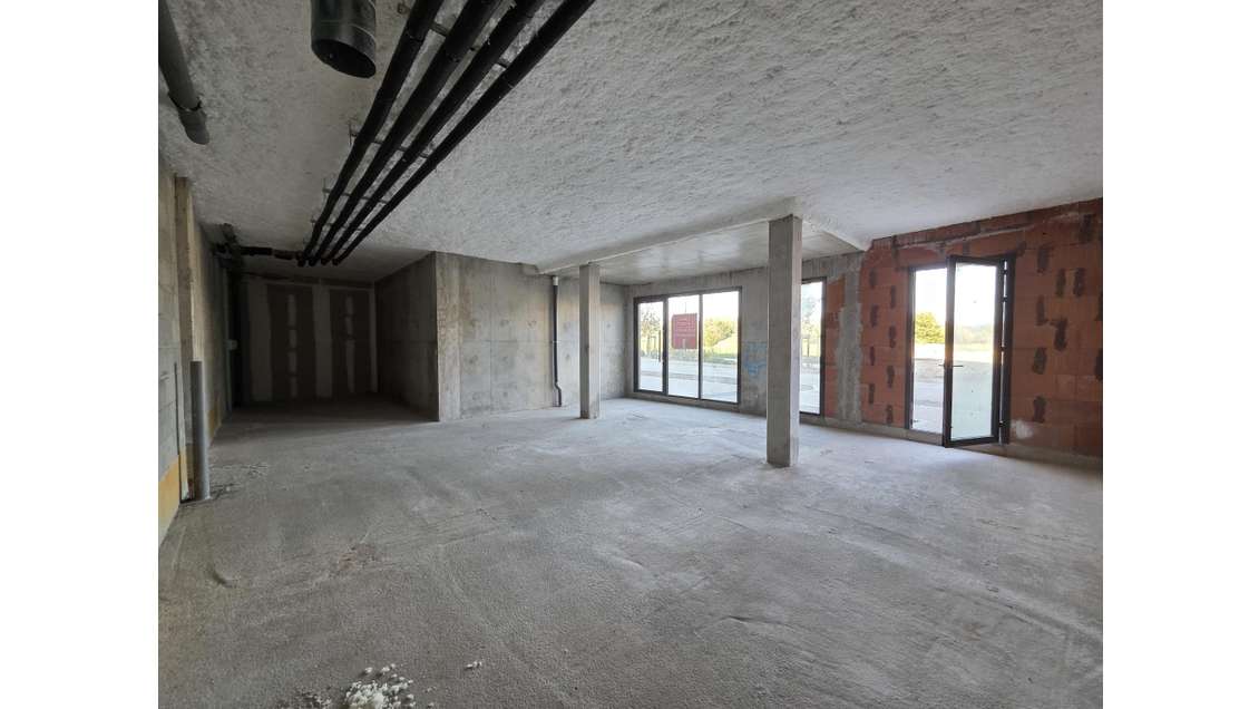 A vendre local commercial neuf 63m² à Avrillé