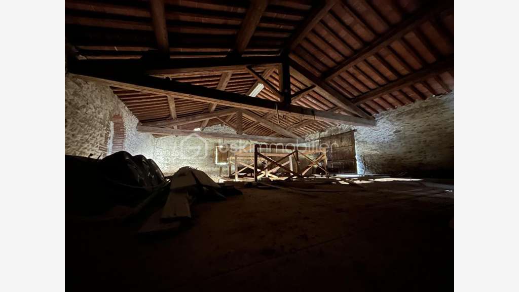 Vente local de stockage 120m² parking à Bages
