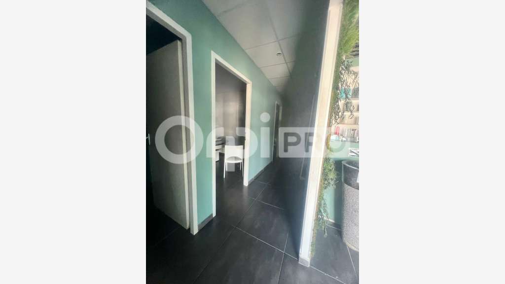 A vendre locaux commerciaux