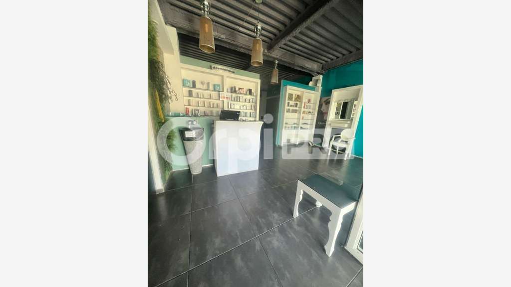 A vendre locaux commerciaux