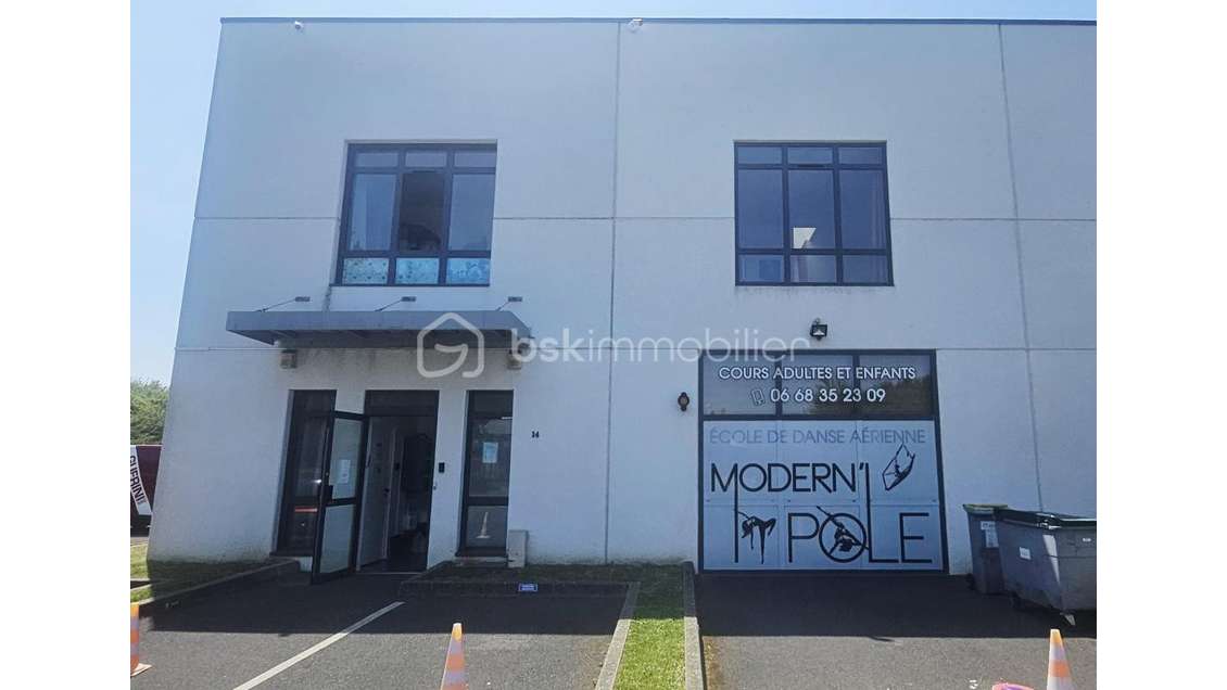 À VENDRE - Local professionnel de 260 m² aux p