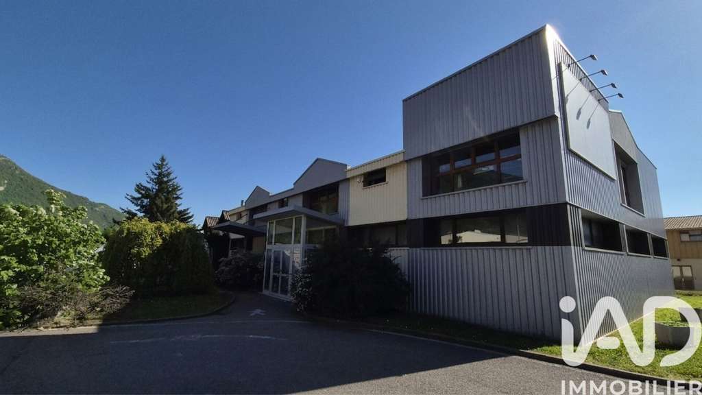 Vente local commercial 760m² à  Barby ZI Épinette