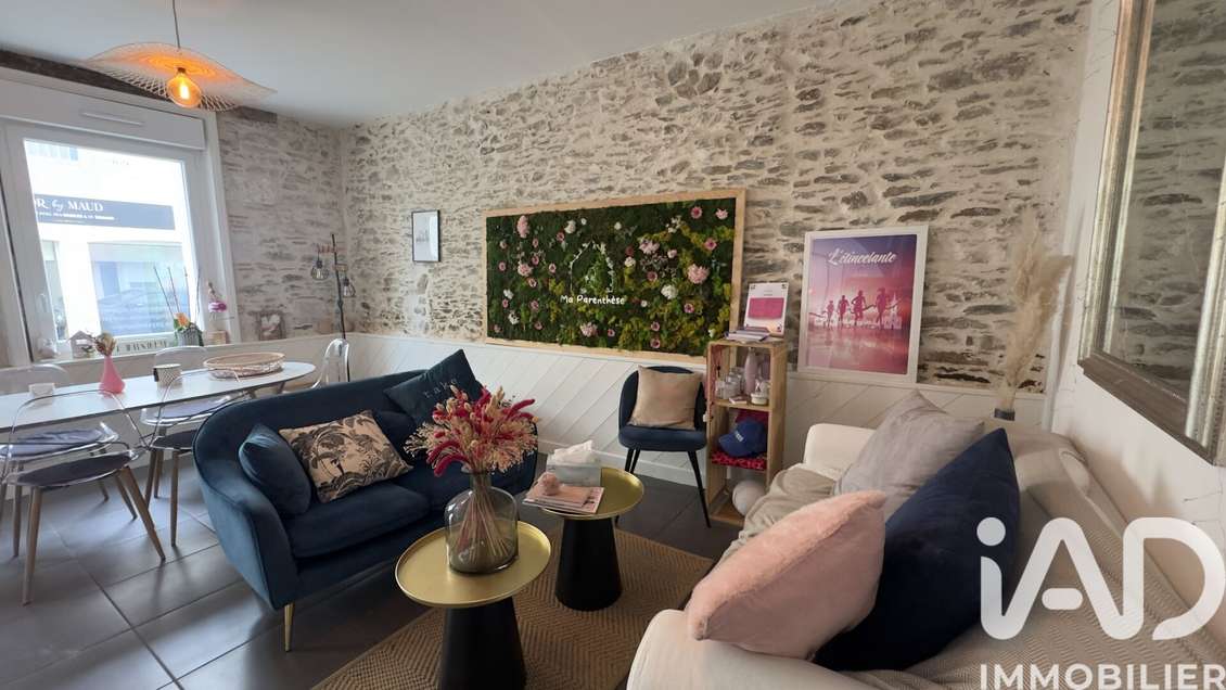 AV local commercial 74m² à Basse-Goulaine centre 