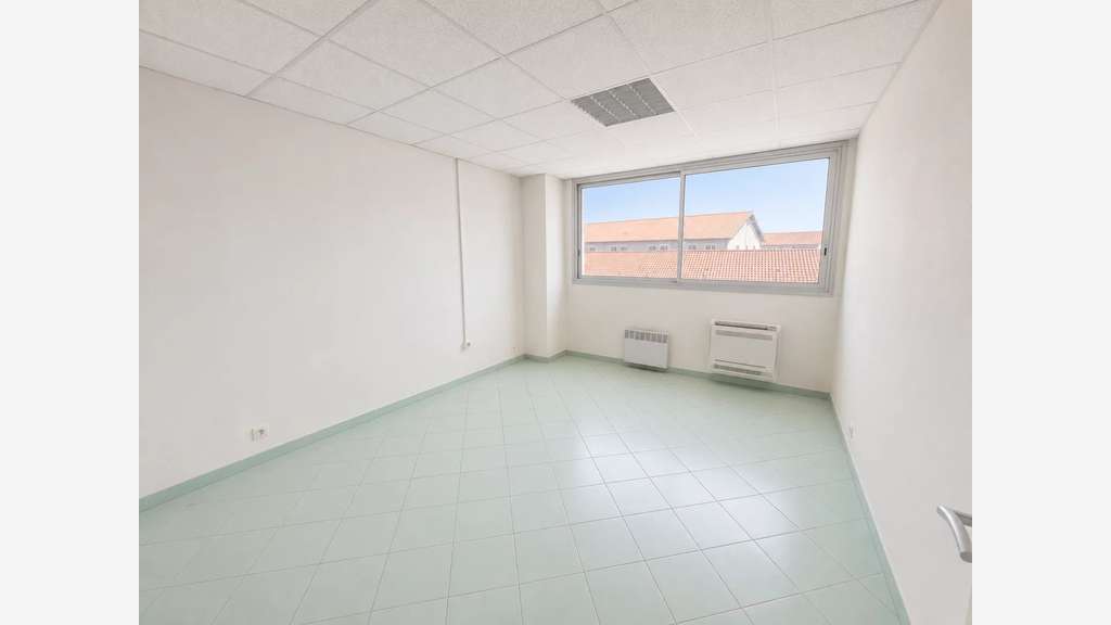 BASTIA - Bureaux / Local Professionnel 247 m² – 3
