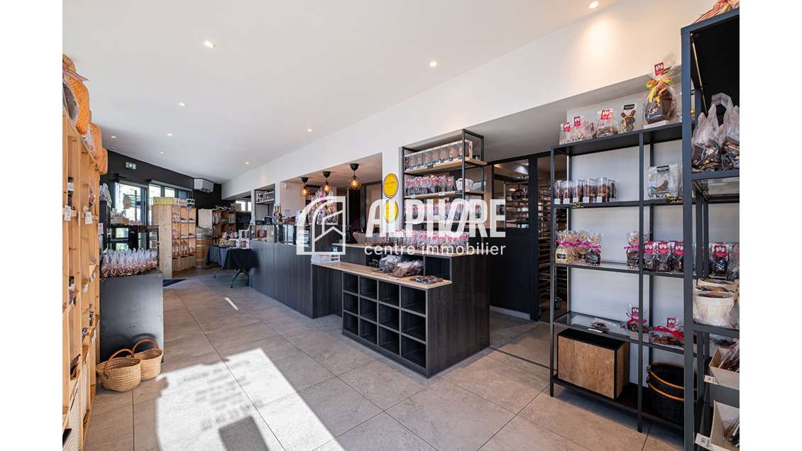 AV murs commerciaux 134m² axe passant Batz-sur-Mer
