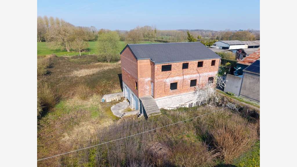 Bâtiment commercial 240m² à aménager à Bavay
