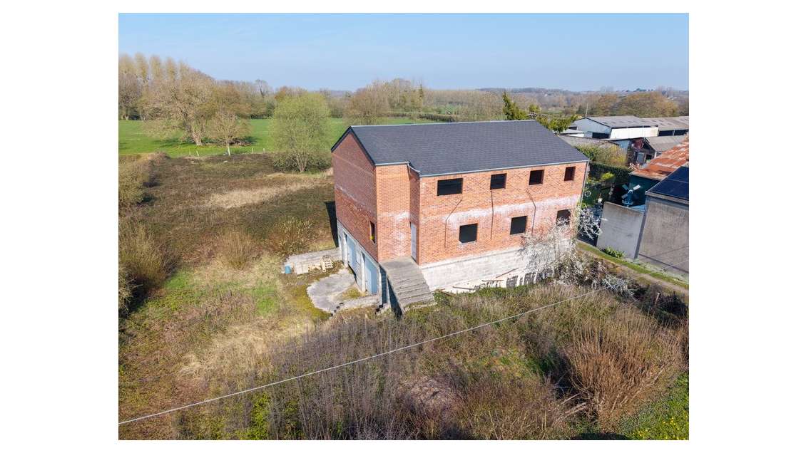 Bâtiment commercial 240m² à aménager à Bavay