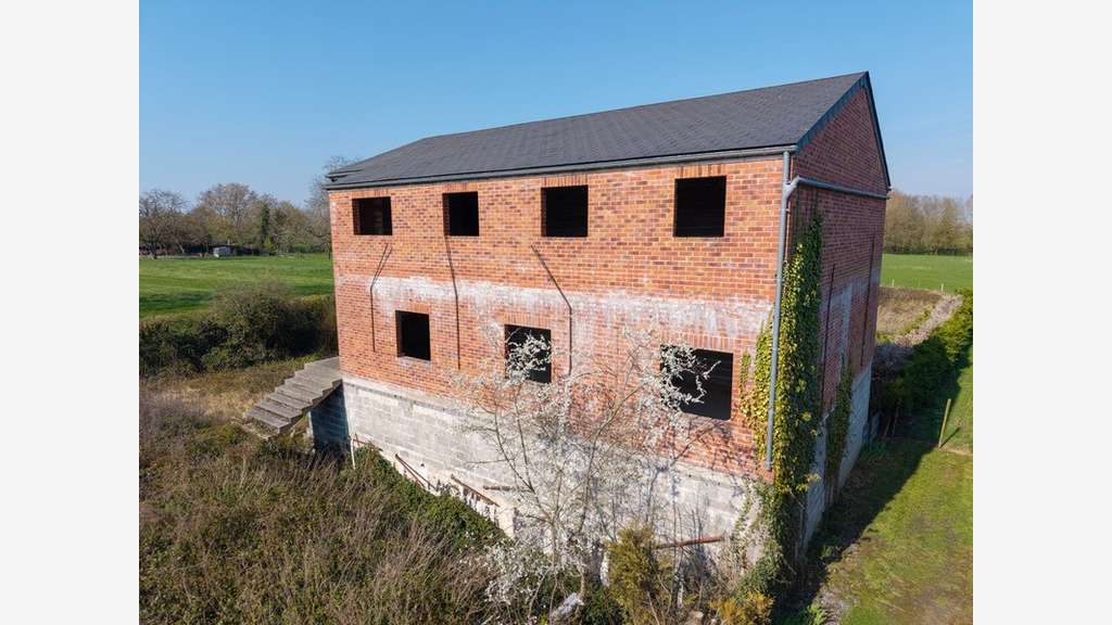Bâtiment commercial 240m² à aménager à Bavay