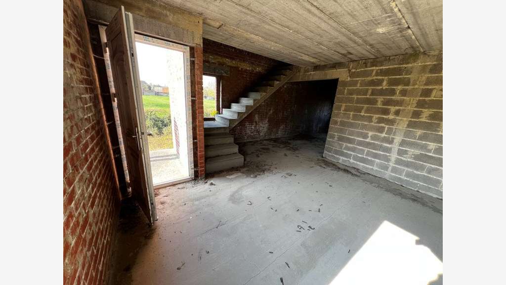 Bâtiment commercial 240m² à aménager à Bavay