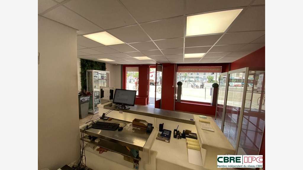 Vente local commercial 54m² à Bayonne Gare