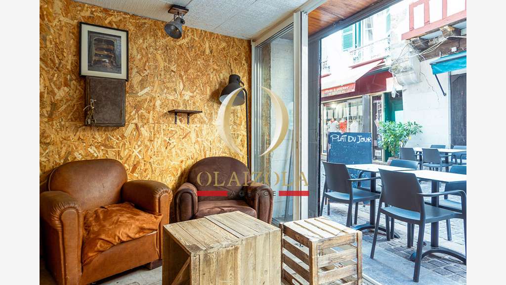 BAYONNE -gare- Murs AV ,d'un Local commercial- 45