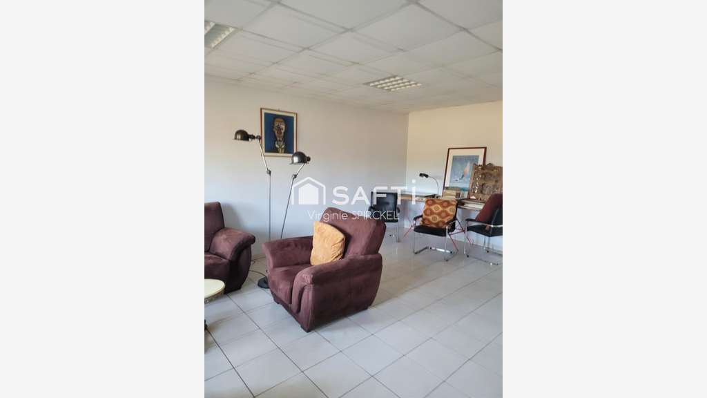 AV local commercial 1620m² à Beaumontel