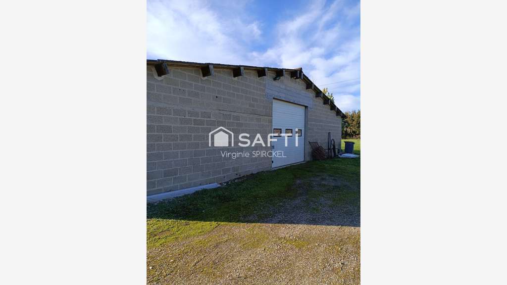 AV local commercial 1620m² à Beaumontel