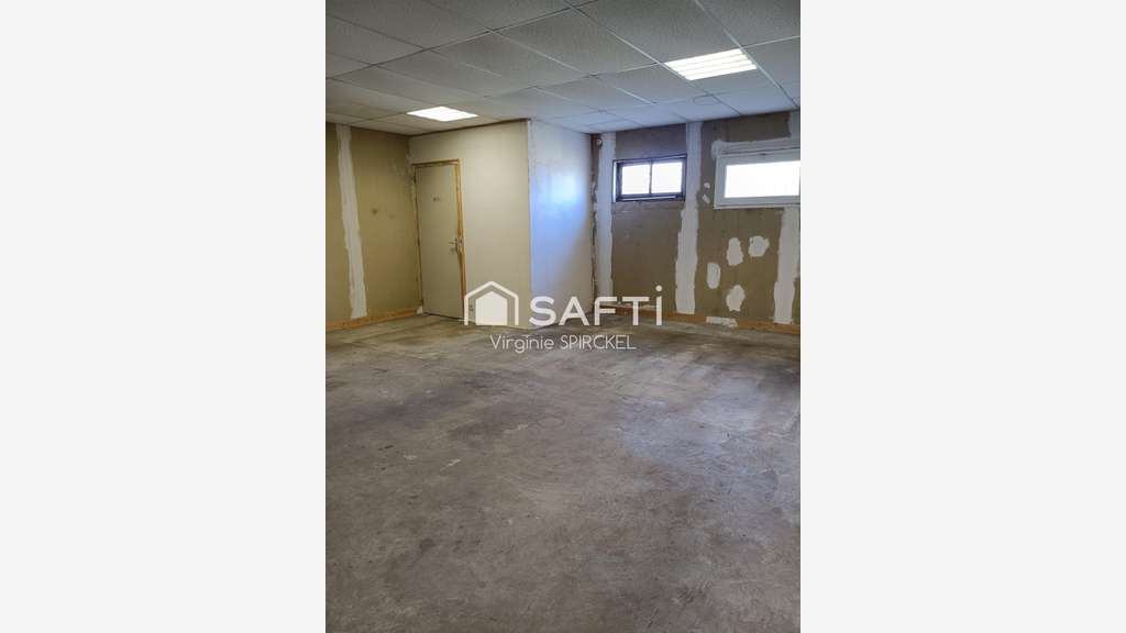 AV local commercial 1620m² à Beaumontel