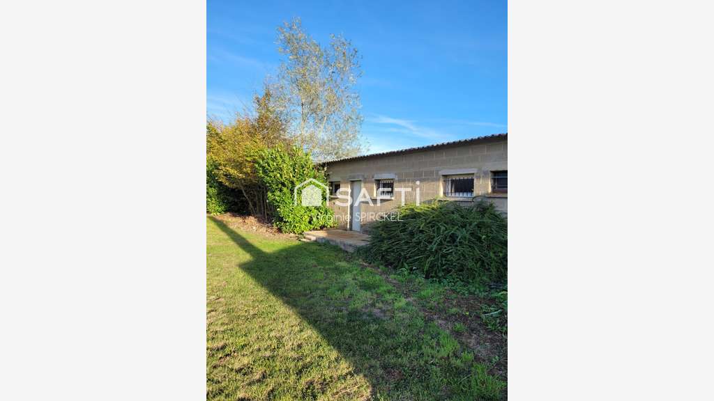 AV local commercial 1620m² à Beaumontel