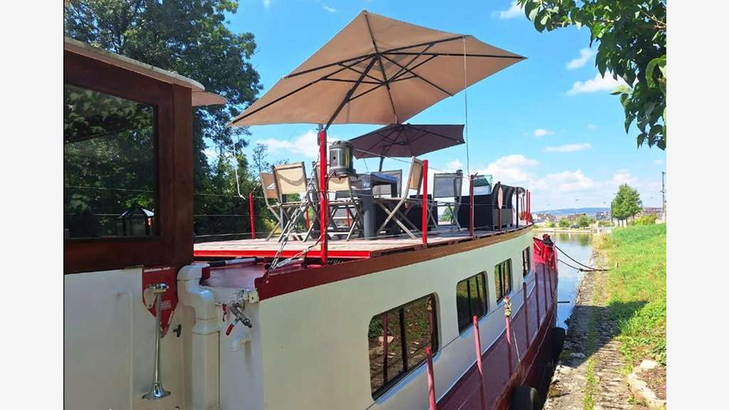 Vente magnifique péniche 23 mètres 100m² à Beaune
